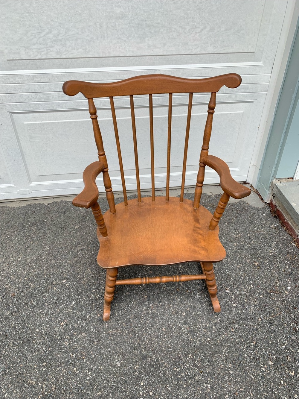 VINTAGE OAK HILL CHILDREN'S
SPINDLE ROCKING CHAIR
